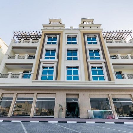 Cozy Rooms And Small Partitions For Men Guests In Dubai Exterior foto