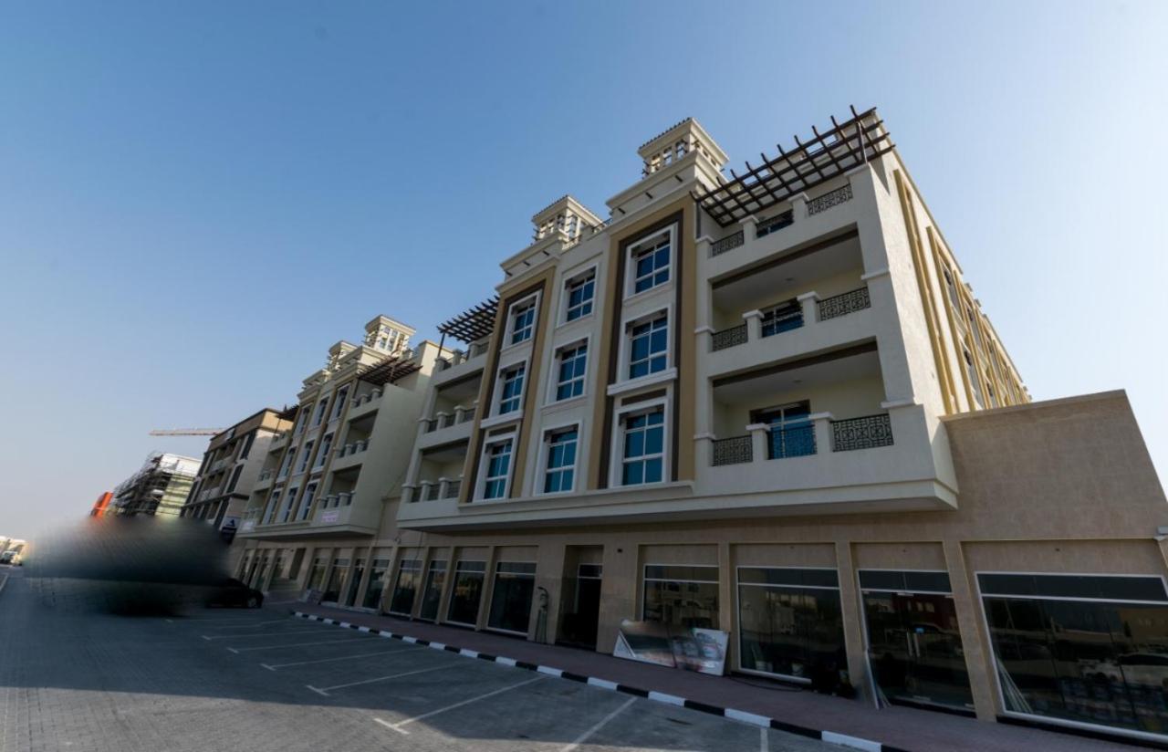 Cozy Rooms And Small Partitions For Men Guests In Dubai Exterior foto