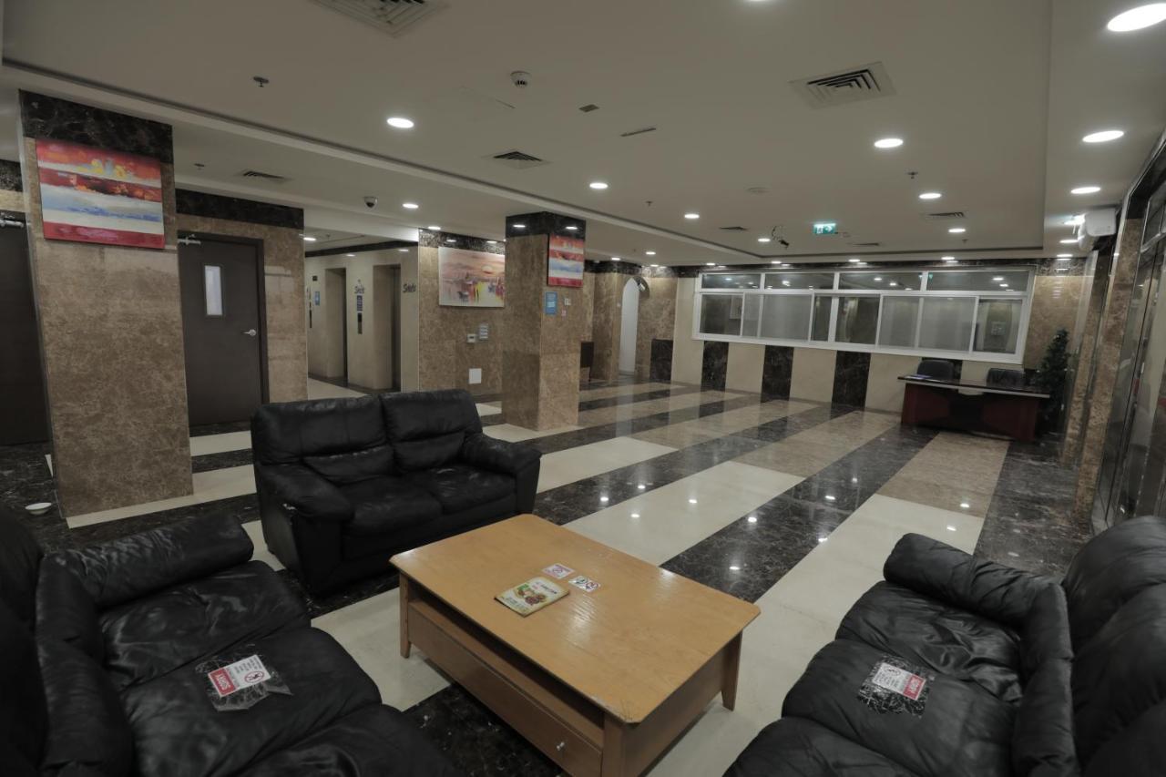 Cozy Rooms And Small Partitions For Men Guests In Dubai Exterior foto