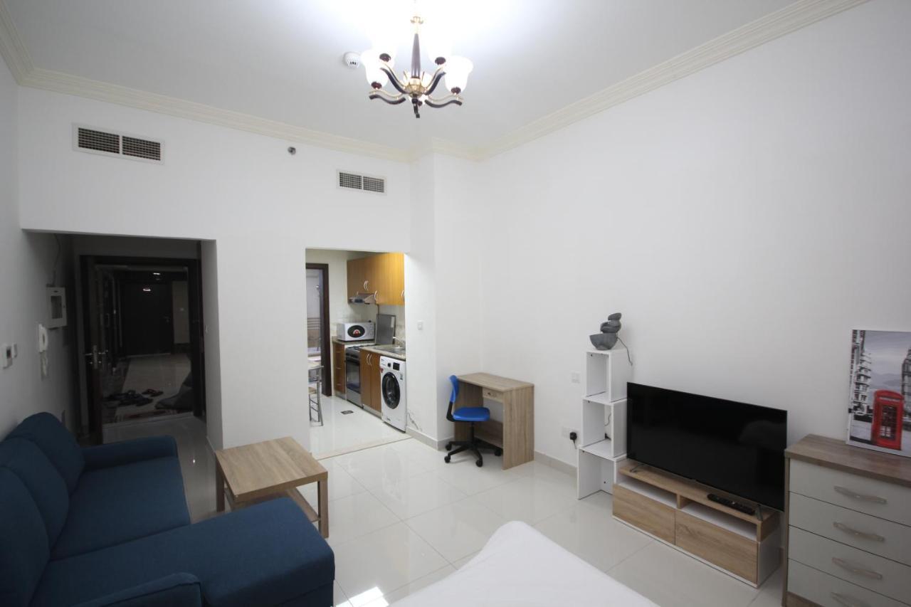 Cozy Rooms And Small Partitions For Men Guests In Dubai Exterior foto