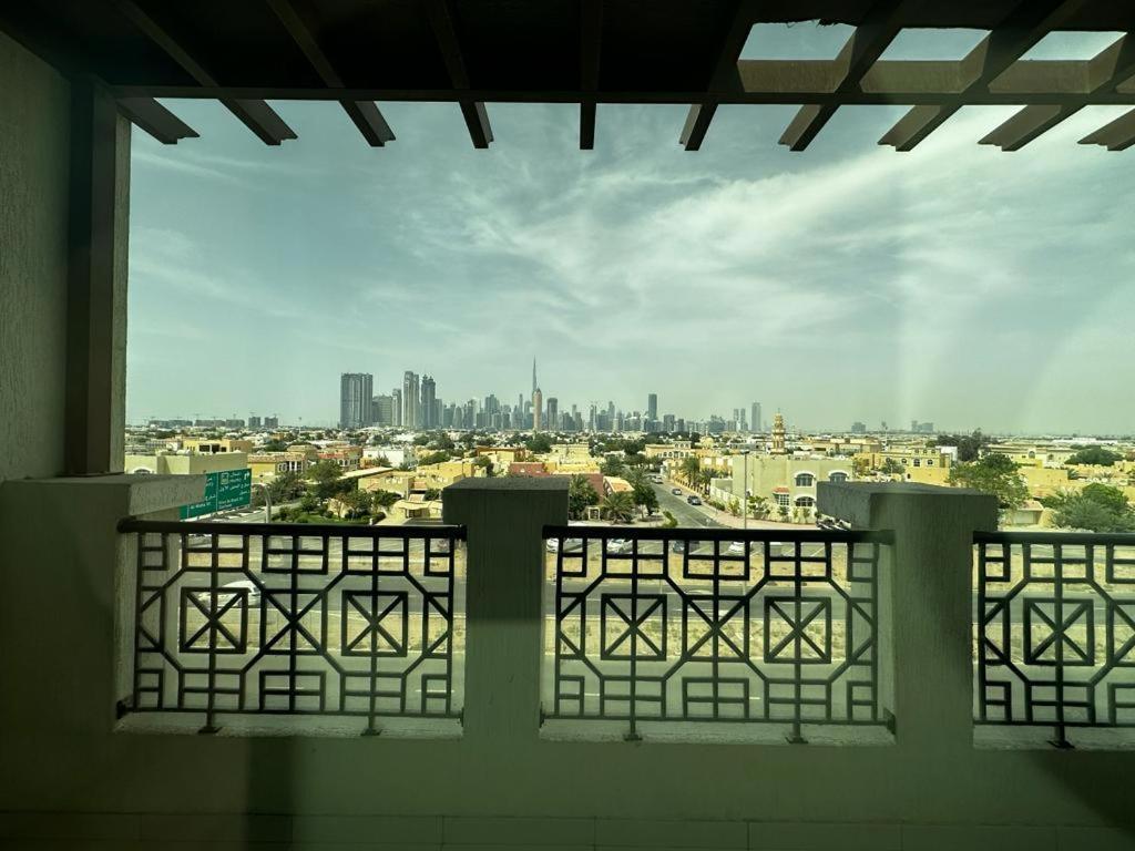 Cozy Rooms And Small Partitions For Men Guests In Dubai Exterior foto